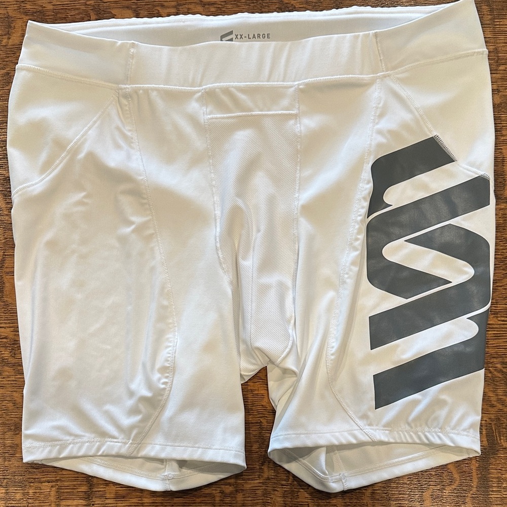 SECOND SKIN COMPRESSION SHORTS MEN’S QUATROFLEX 7” Gray Logo SZ XXL EUC